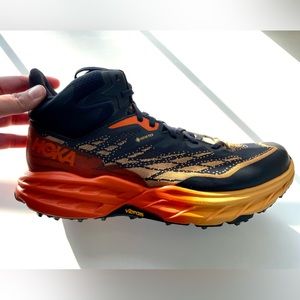 Mens NWOT Hoka Speedgoat 5 mid GTX